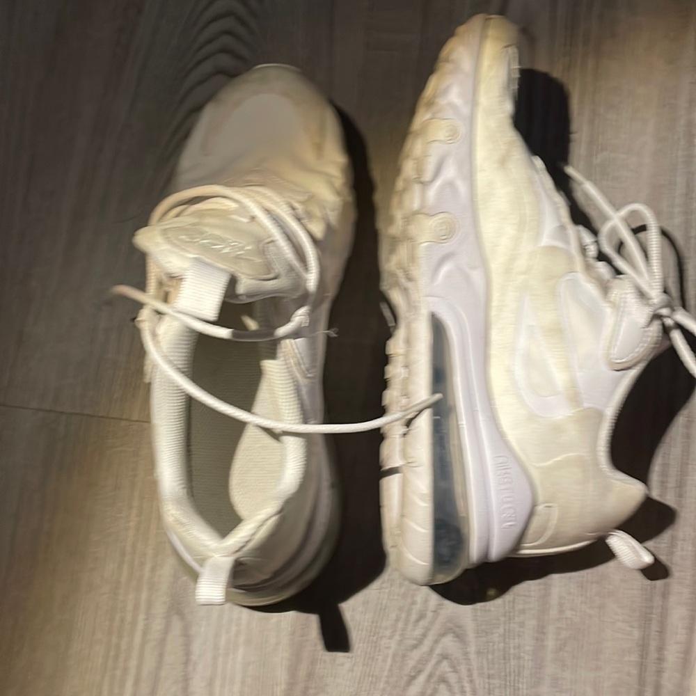 8.5 Nike shoes, good condition